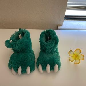 Dinosaur booties size T3/4 🌺 3/$20
